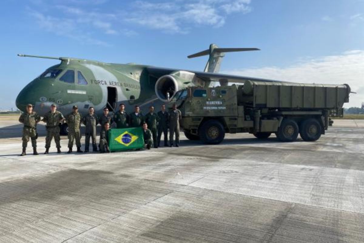 FAB realiza transporte inédito da viatura ASTROS acoplada ao Míssil MANSUP