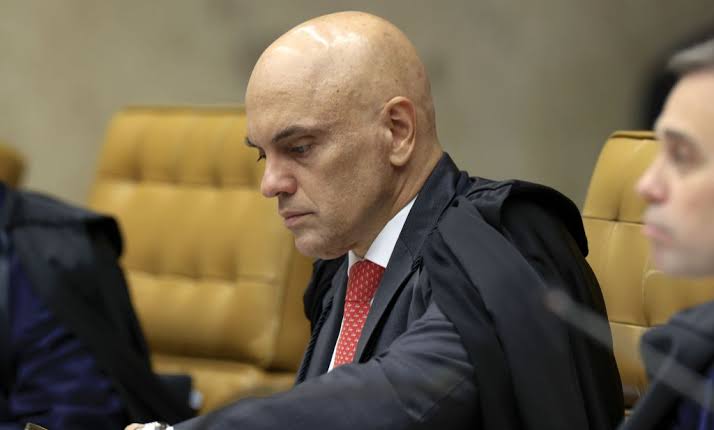 Moraes libera denúncia contra Bolsonaro para julgamento e pede data a Zanin