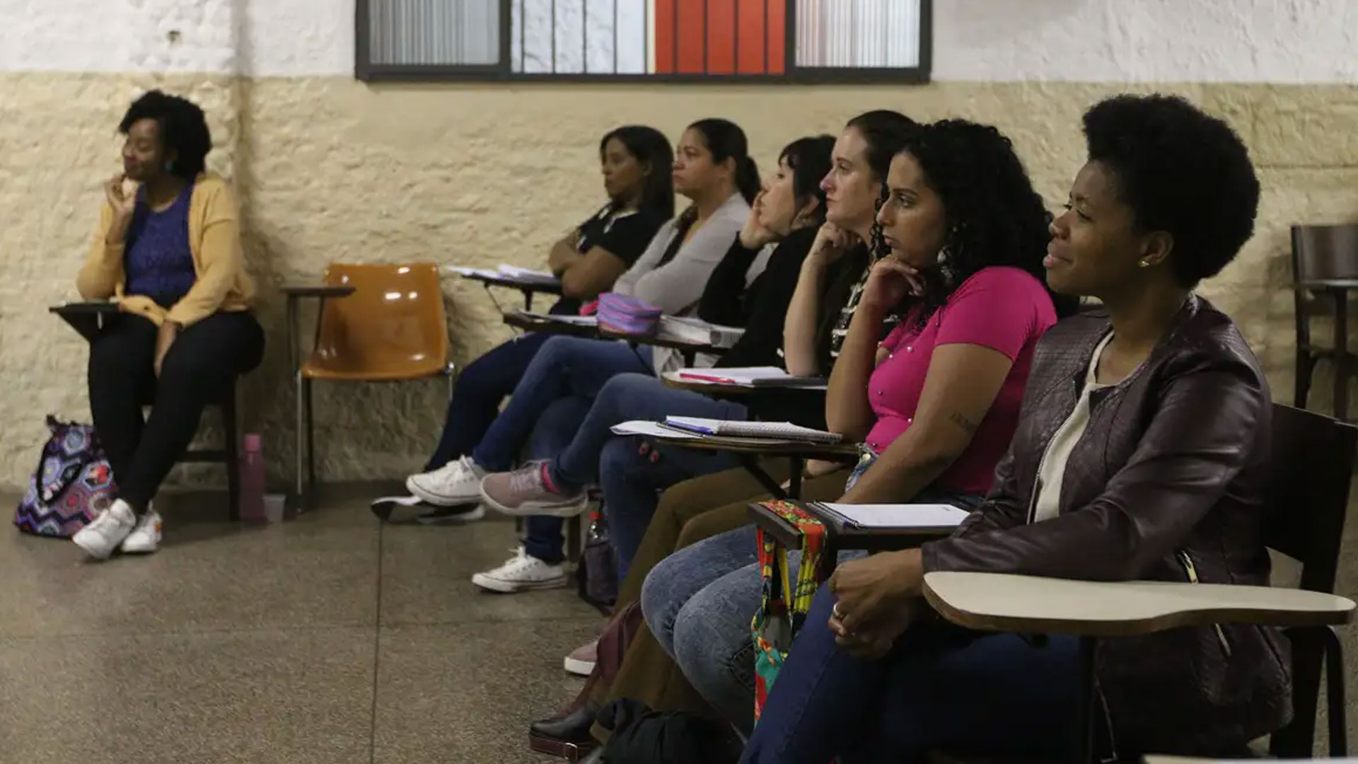 Rede de cursinhos populares dá bolsa de R$ 200 a estudantes