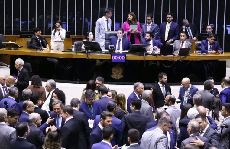 Câmara aprova aumento do número de deputados para 531