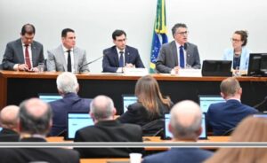 Fim da escala 6×1? Comissão acelera debates e pode votar mudança ainda em mai